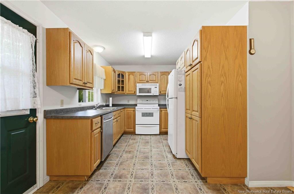 452 Pleasant Dr, Minto, NB