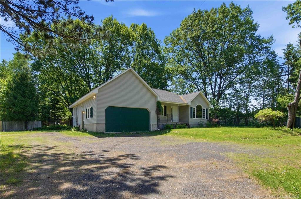 452 Pleasant Dr, Minto, NB