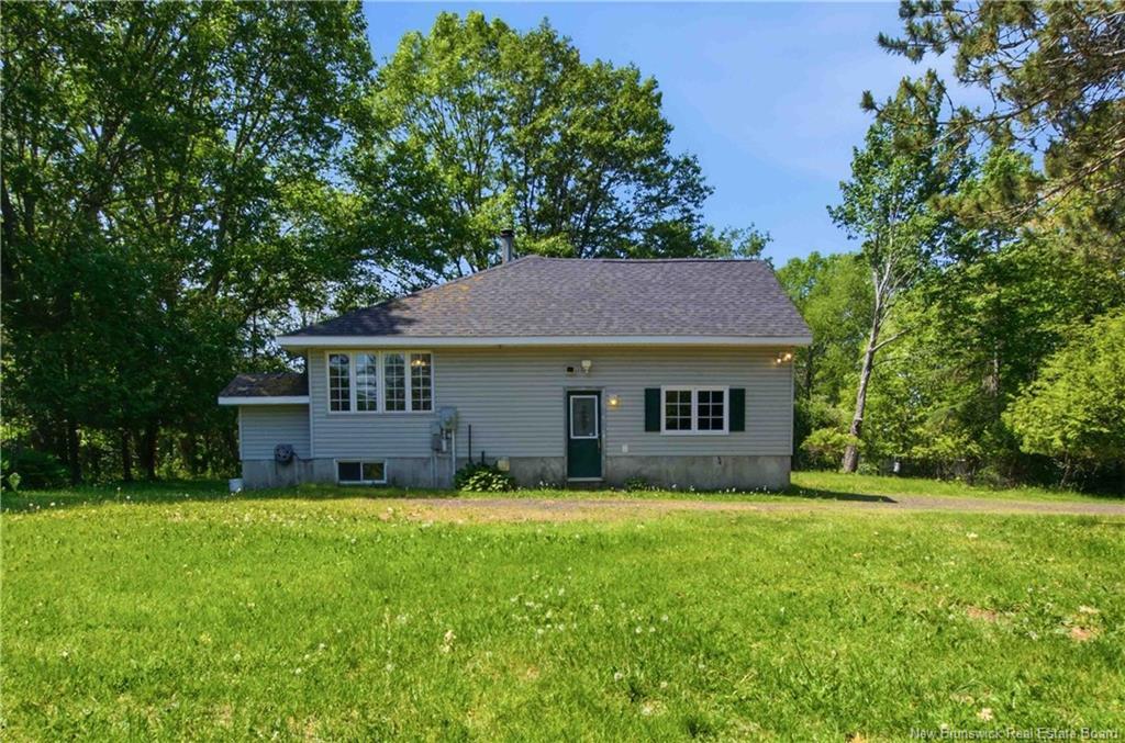 452 Pleasant Dr, Minto, NB