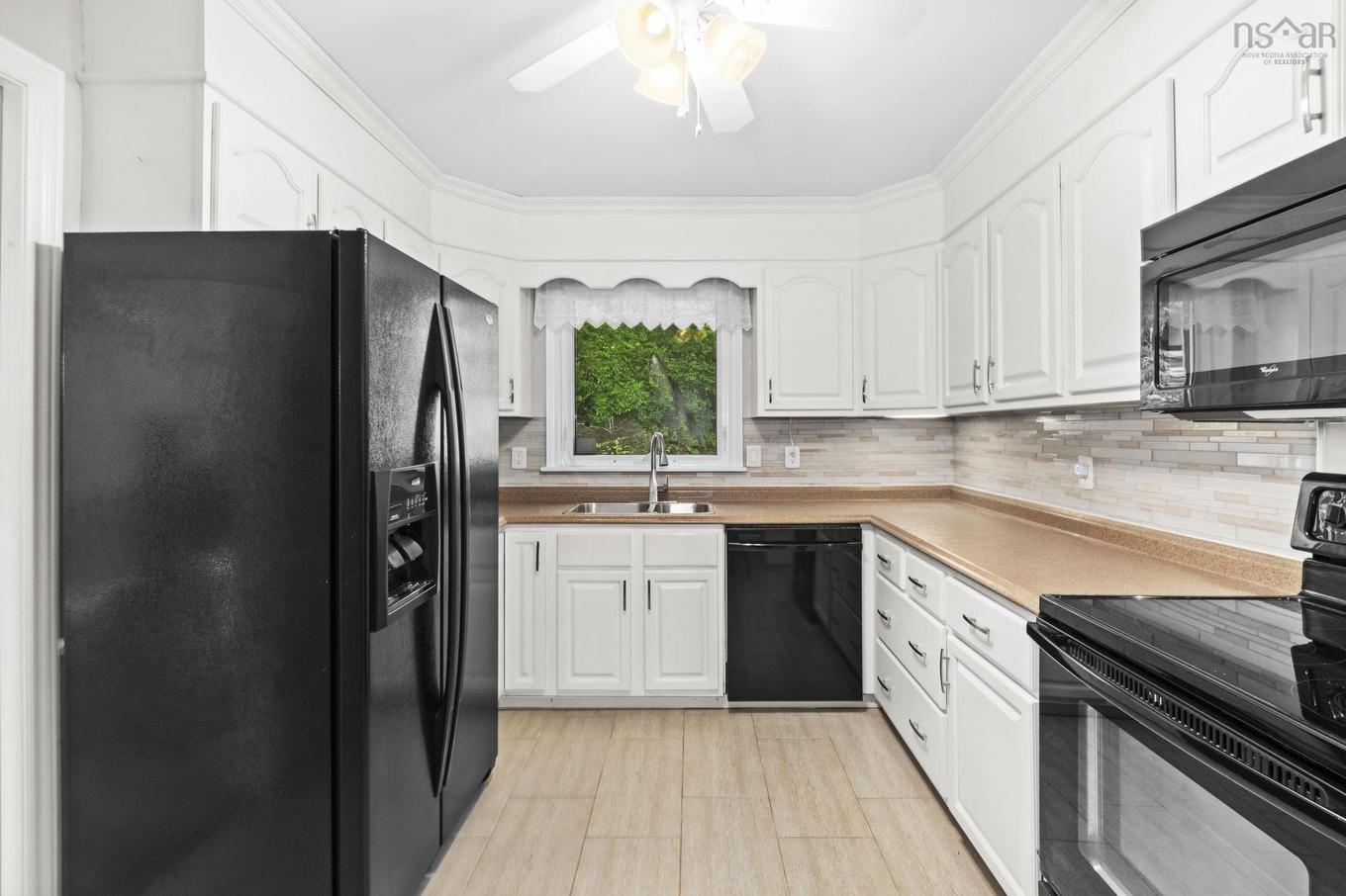 10 Plymouth Street, Halifax, NS - Indoor Photo Showing Kitchen With Double Sink