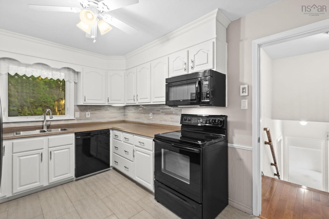 10 Plymouth Street, Halifax, NS - Indoor Photo Showing Kitchen With Double Sink