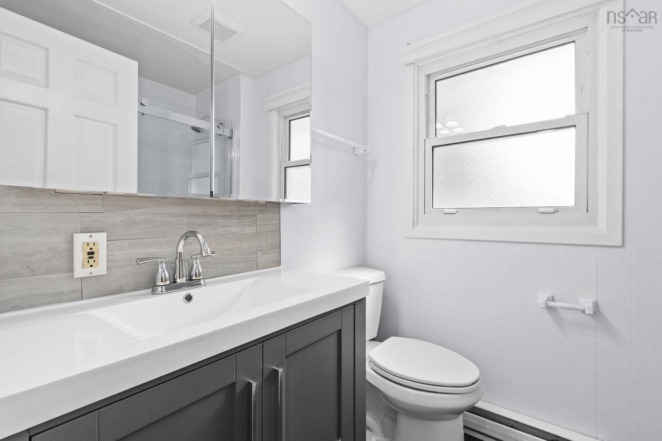 10 Plymouth Street, Halifax, NS - Indoor Photo Showing Bathroom
