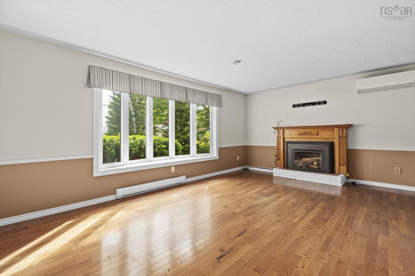10 Plymouth Street, Halifax, NS - Indoor Photo Showing Living Room With Fireplace