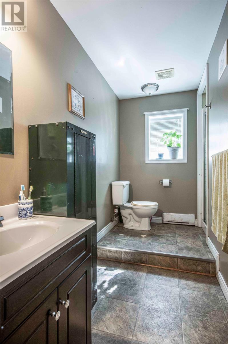 13 Pennells Road, Conception Bay South, NL - Indoor Photo Showing Bathroom