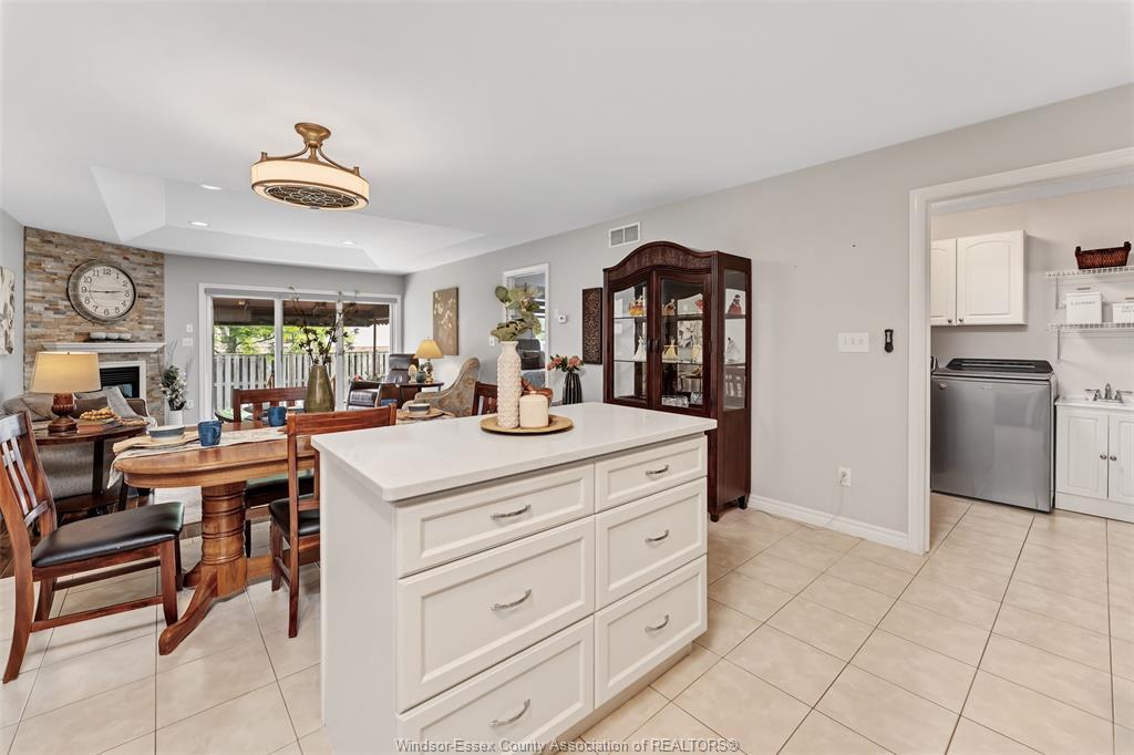 1535 Luxury, Windsor, ON