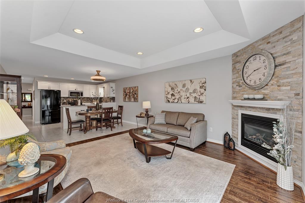 1535 Luxury, Windsor, ON