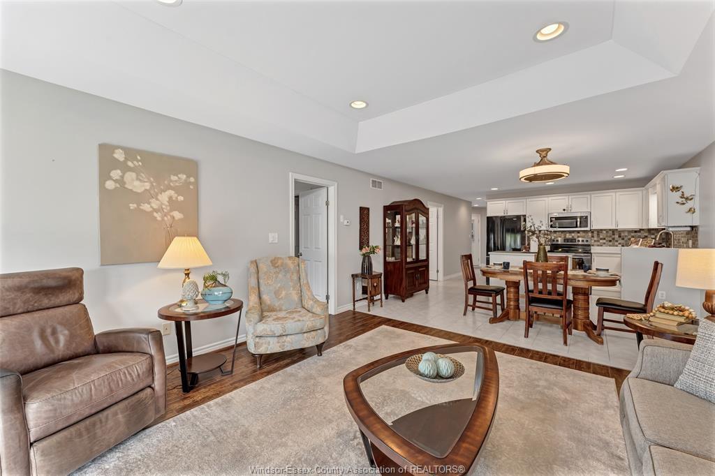 1535 Luxury, Windsor, ON