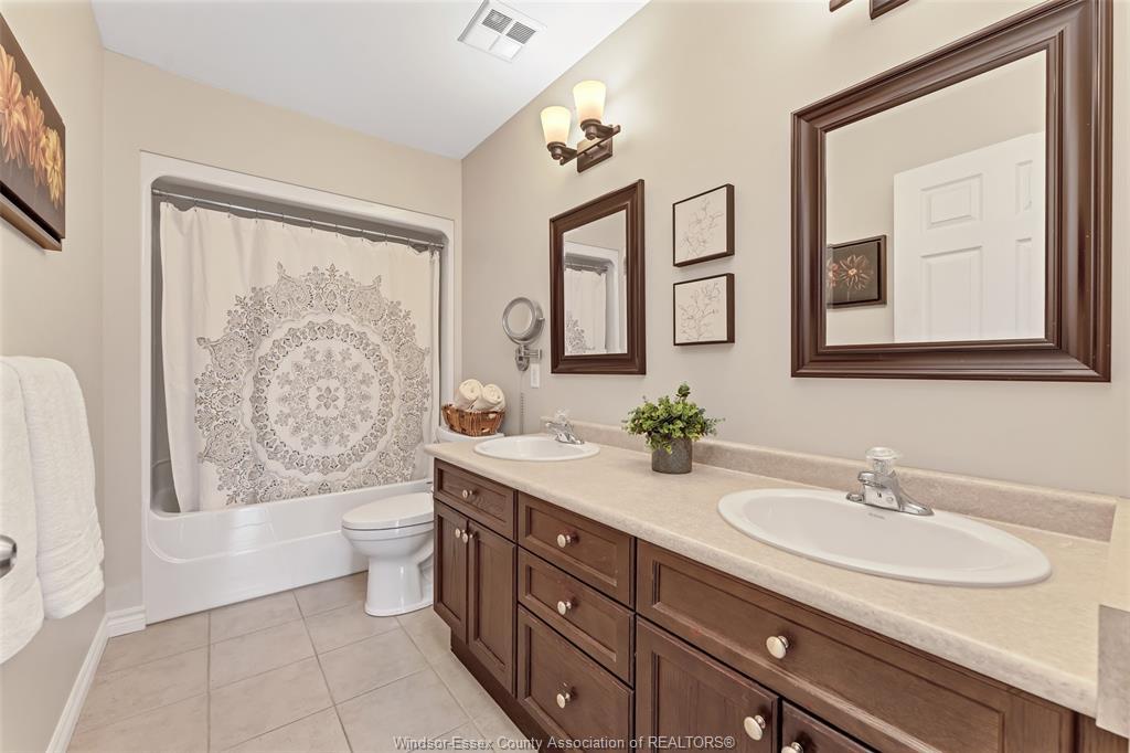 1535 Luxury, Windsor, ON