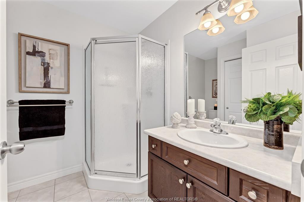 1535 Luxury, Windsor, ON