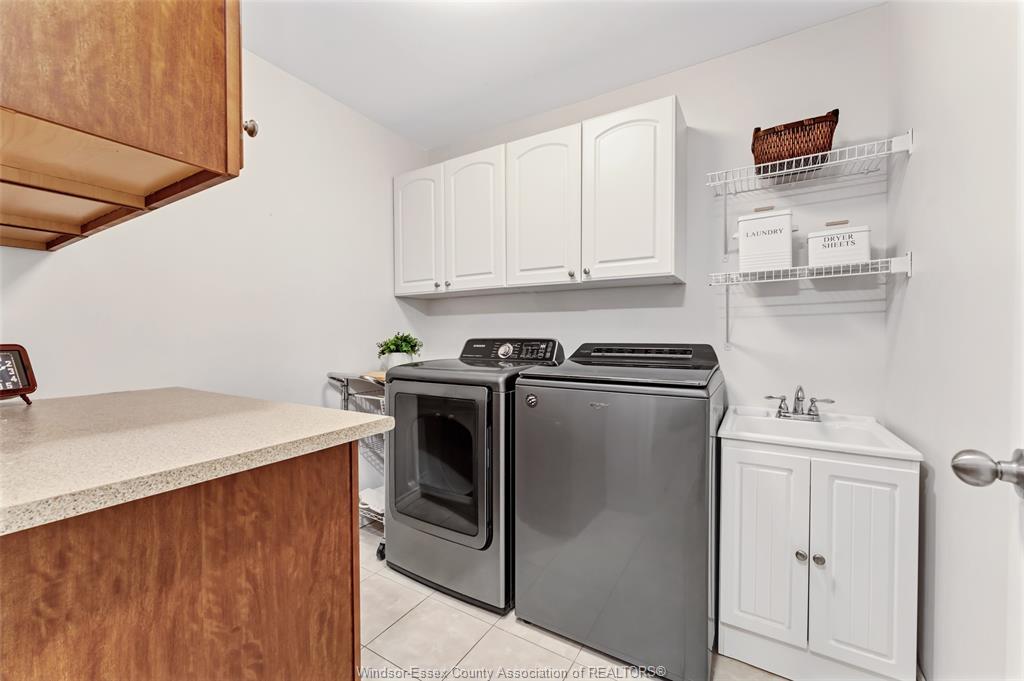 1535 Luxury, Windsor, ON