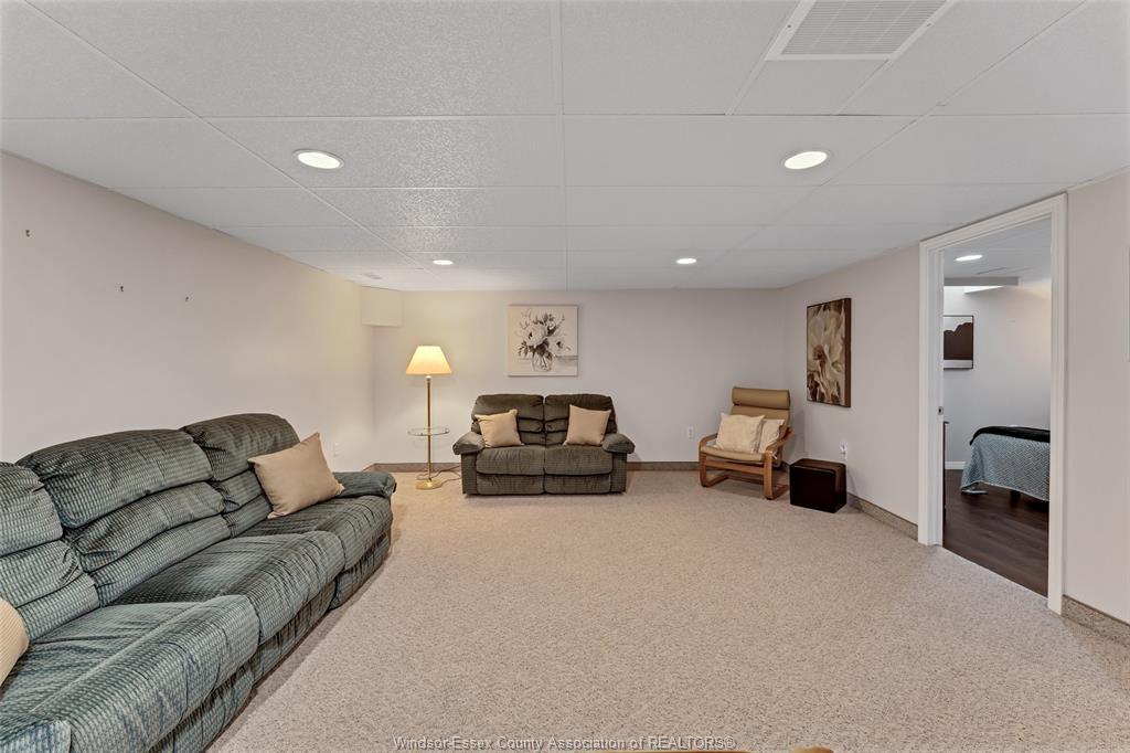 1535 Luxury, Windsor, ON