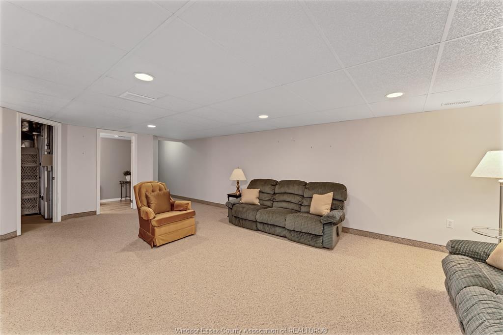 1535 Luxury, Windsor, ON