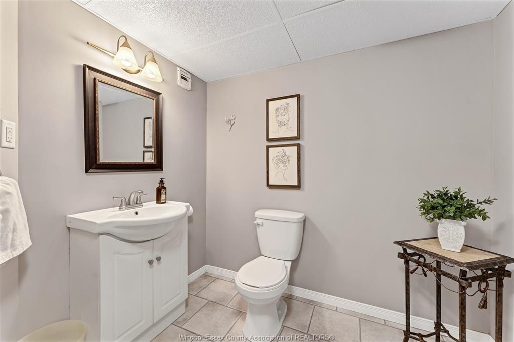 1535 Luxury, Windsor, ON