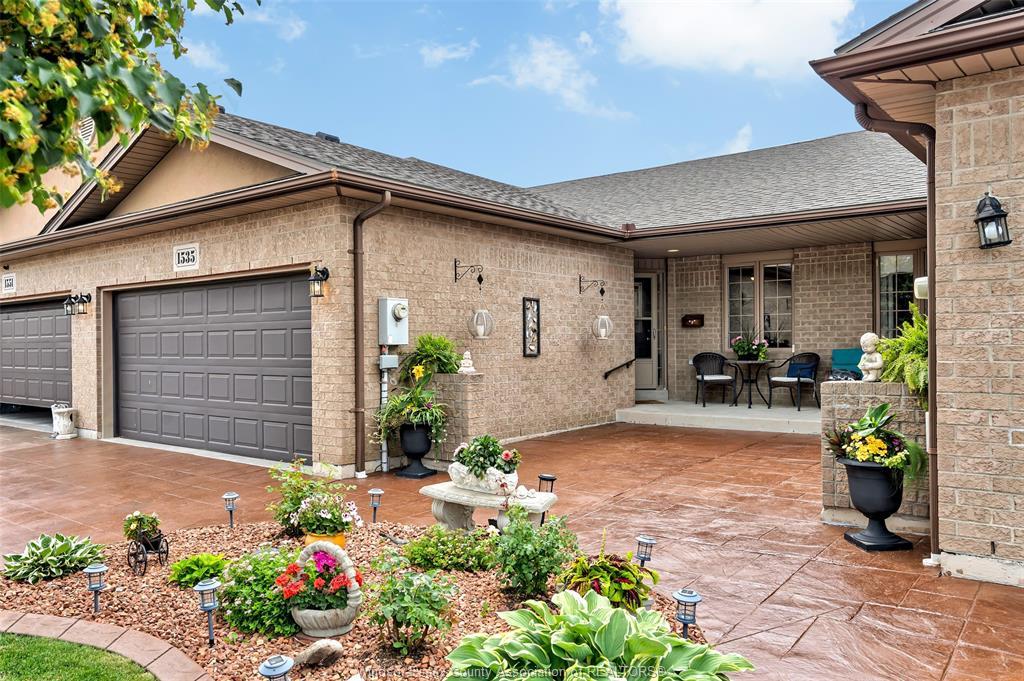 1535 Luxury, Windsor, ON