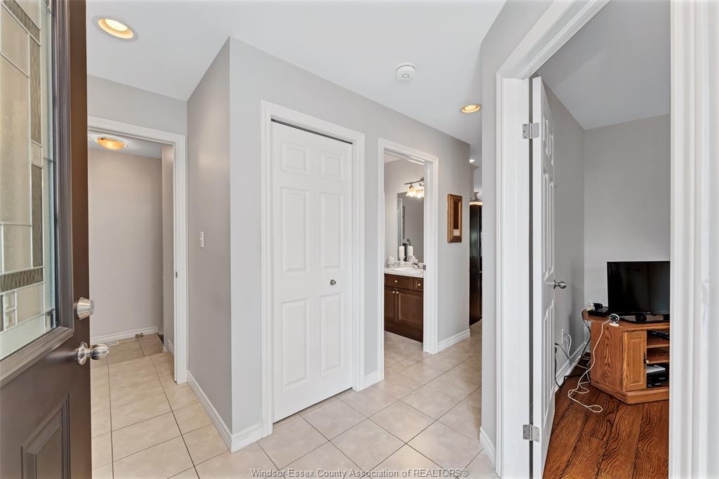 1535 Luxury, Windsor, ON