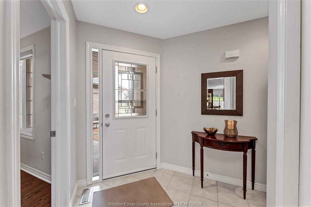 1535 Luxury, Windsor, ON