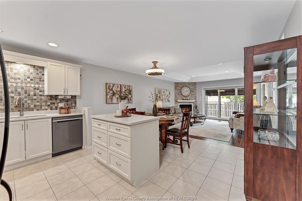 1535 Luxury, Windsor, ON