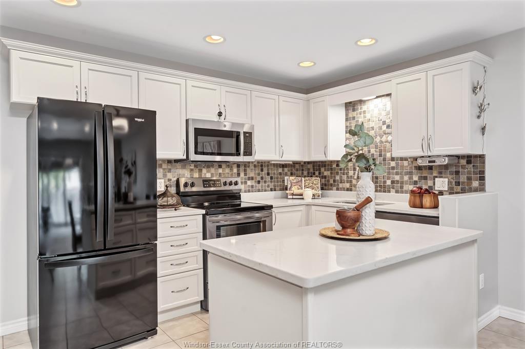 1535 Luxury, Windsor, ON