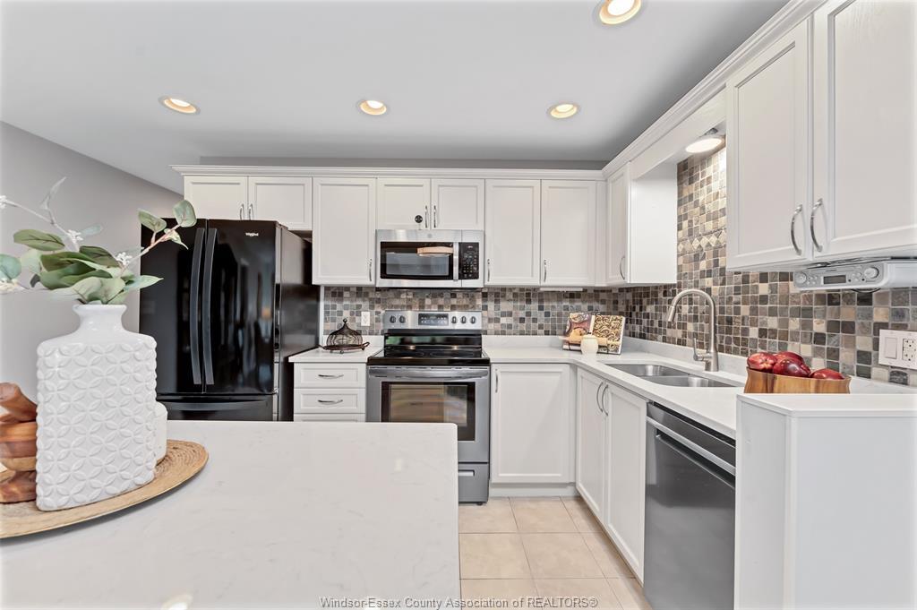 1535 Luxury, Windsor, ON