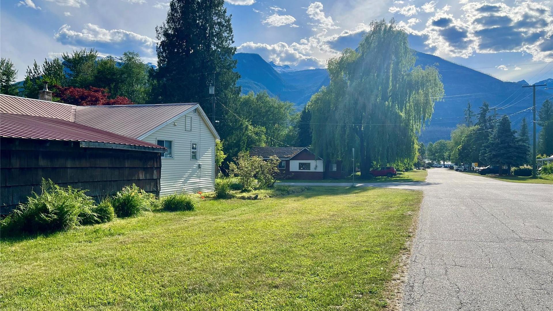 112 Josephine Street, New Denver, BC