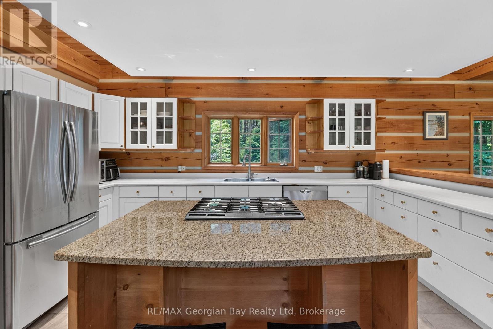 19 Kingfisher Crescent, Tiny, ON - Indoor Photo Showing Kitchen