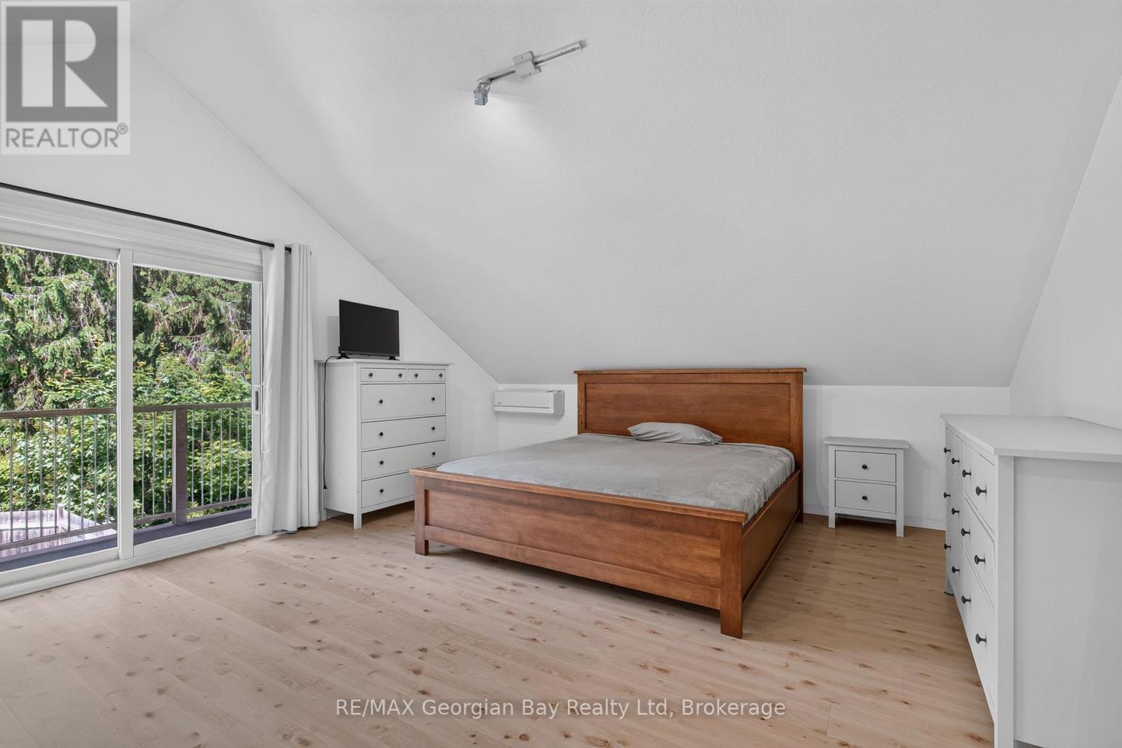 19 Kingfisher Crescent, Tiny, ON - Indoor Photo Showing Bedroom
