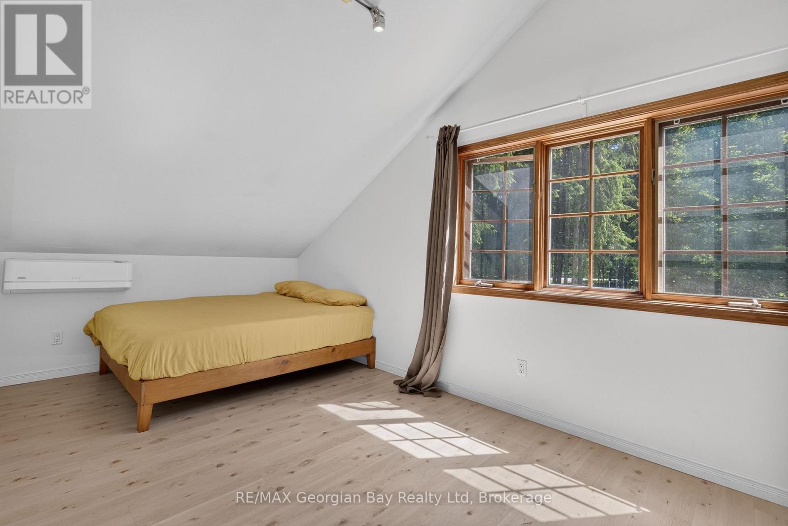 19 Kingfisher Crescent, Tiny, ON - Indoor Photo Showing Bedroom