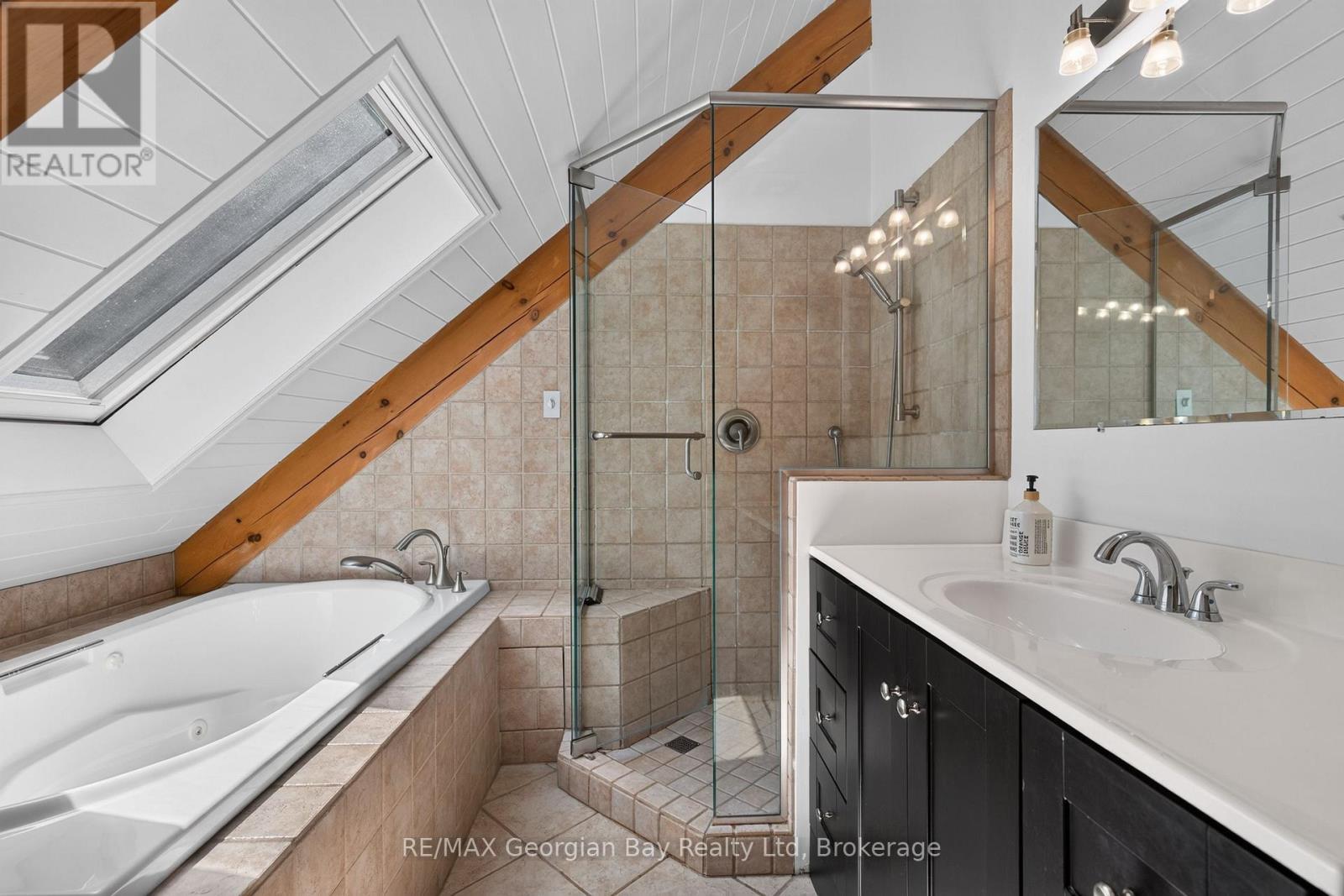 19 Kingfisher Crescent, Tiny, ON - Indoor Photo Showing Bathroom
