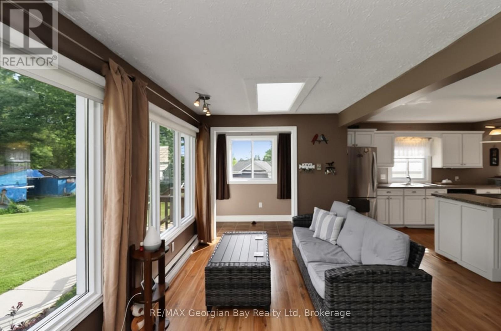 SUNROOM - 4 Moore Avenue, Tay, ON - Indoor