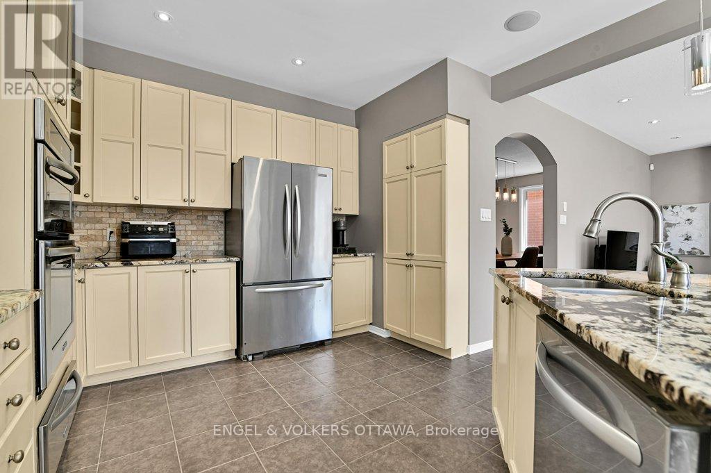 49 Grenwich Circle, Ottawa, ON