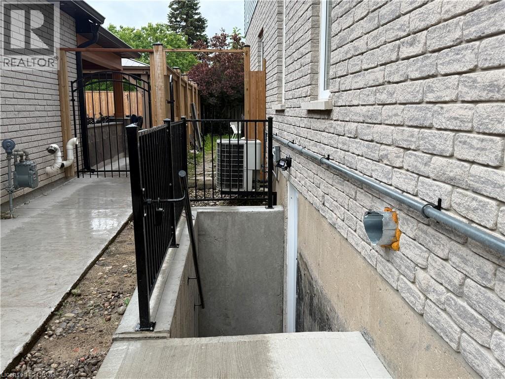 4 Waterside Drive Unit# Lower, Hamilton, ON