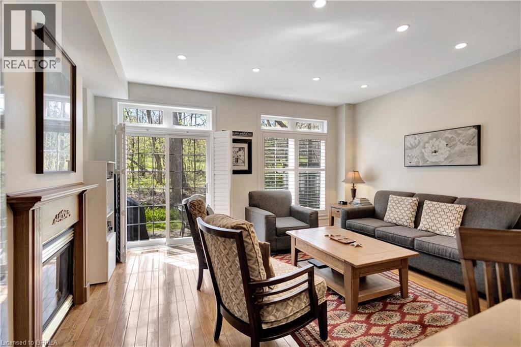 Living area featuring wood-finish flooring - 120 Beddoe Drive Unit# 6, Hamilton, ON