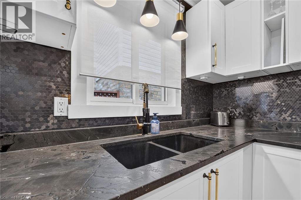 195 Locheed Drive, Hamilton, ON