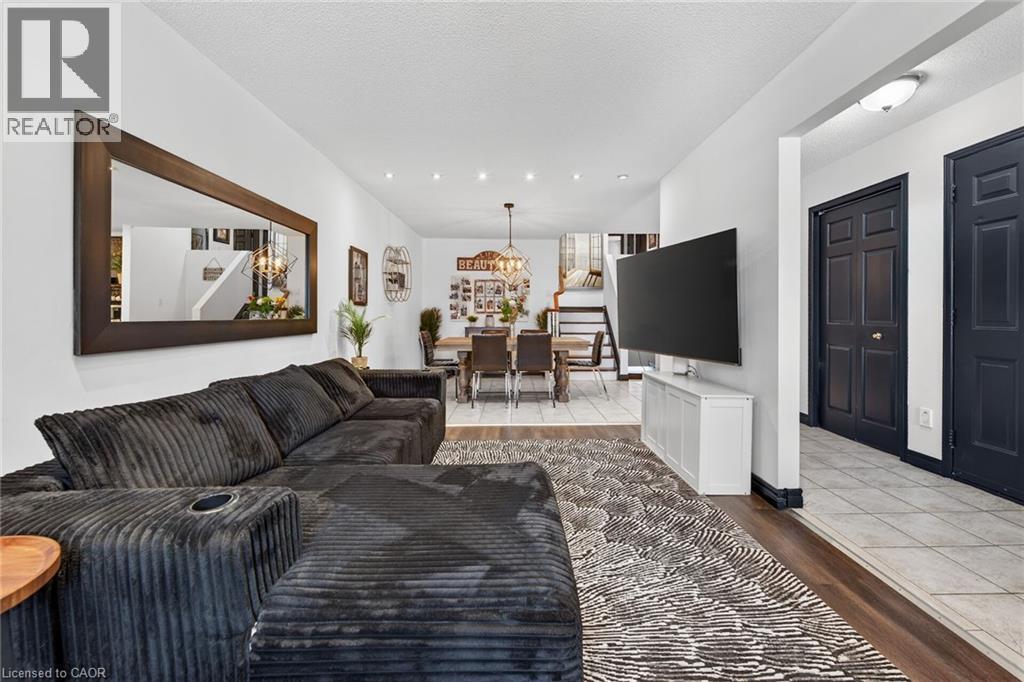 195 Locheed Drive, Hamilton, ON