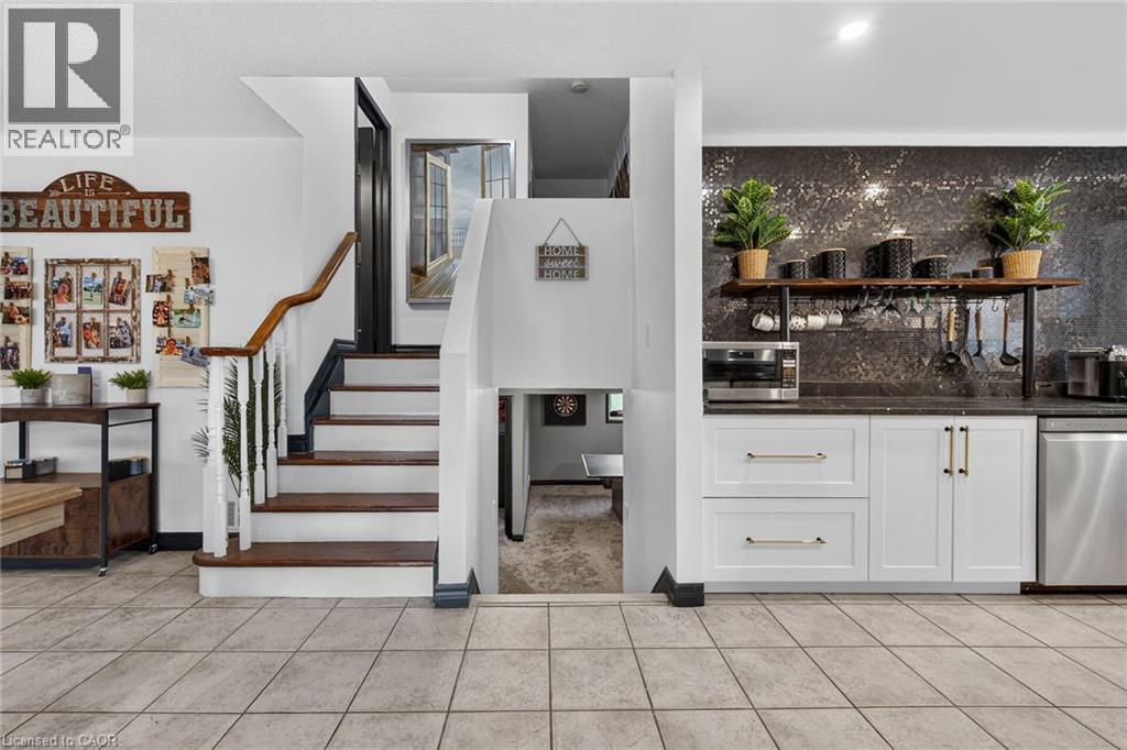 195 Locheed Drive, Hamilton, ON