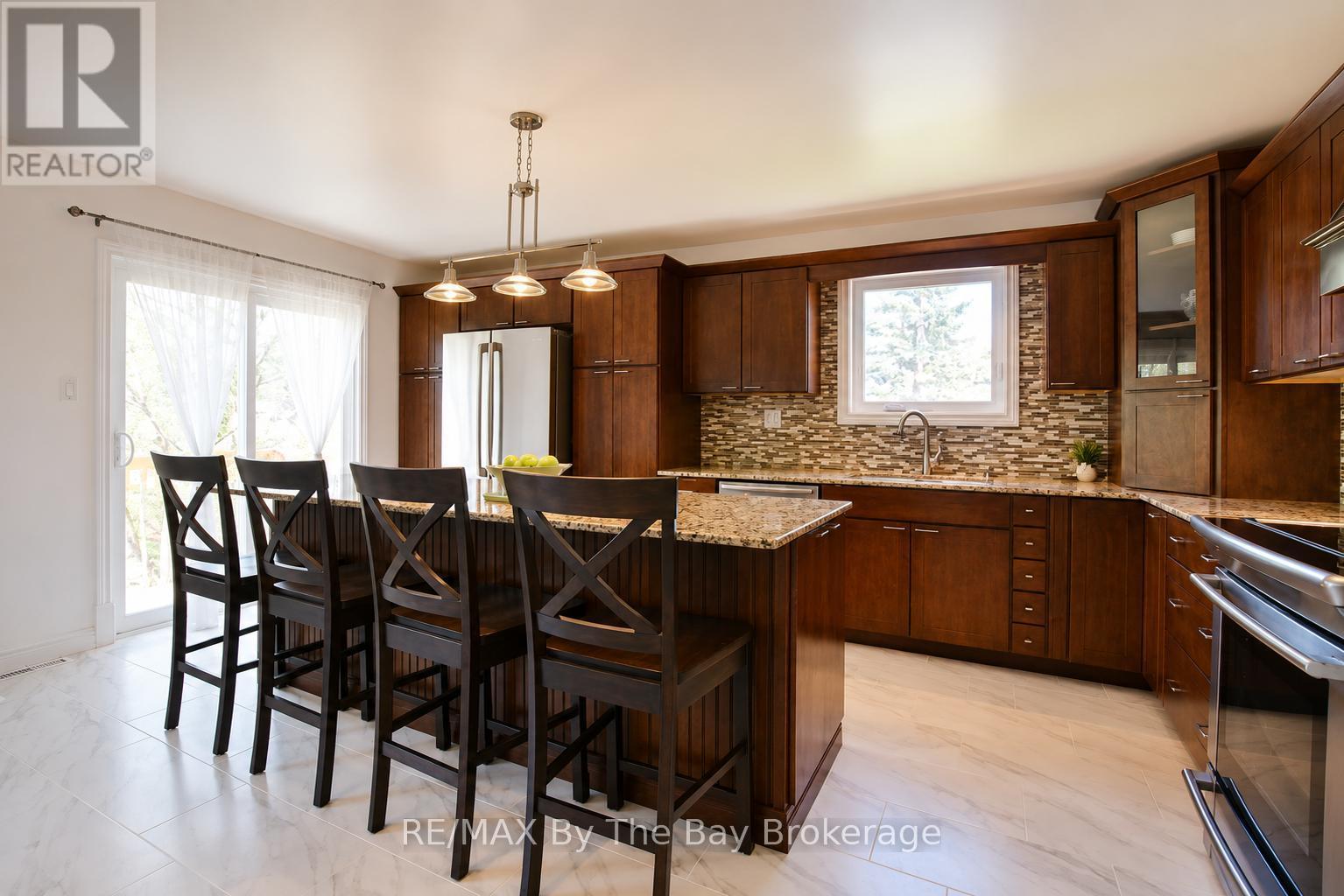 Large Island for Extra Seating and Storage - 2 Birchmount Circle, Wasaga Beach, ON