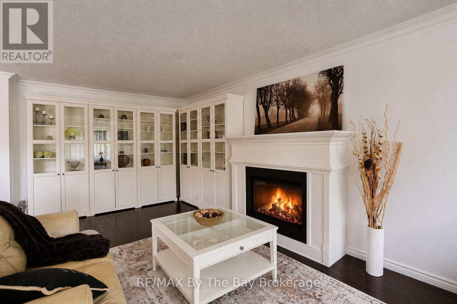 Living Area - 2 Birchmount Circle, Wasaga Beach, ON