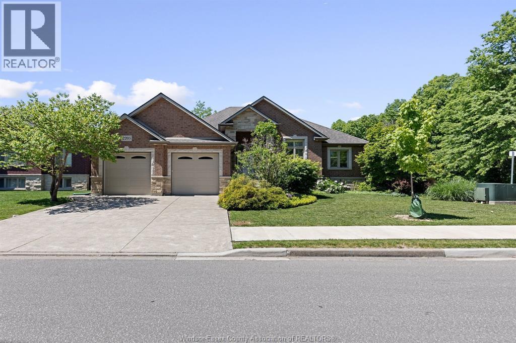 2203 Roxborough, Windsor, ON