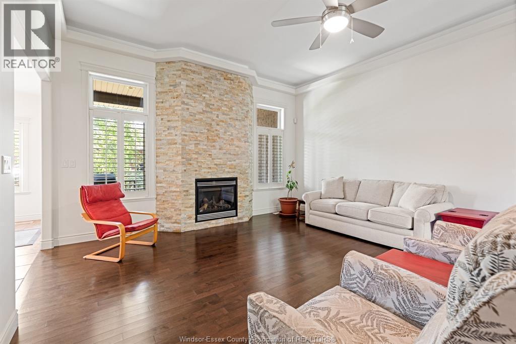 2203 Roxborough, Windsor, ON