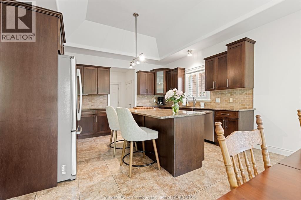 2203 Roxborough, Windsor, ON