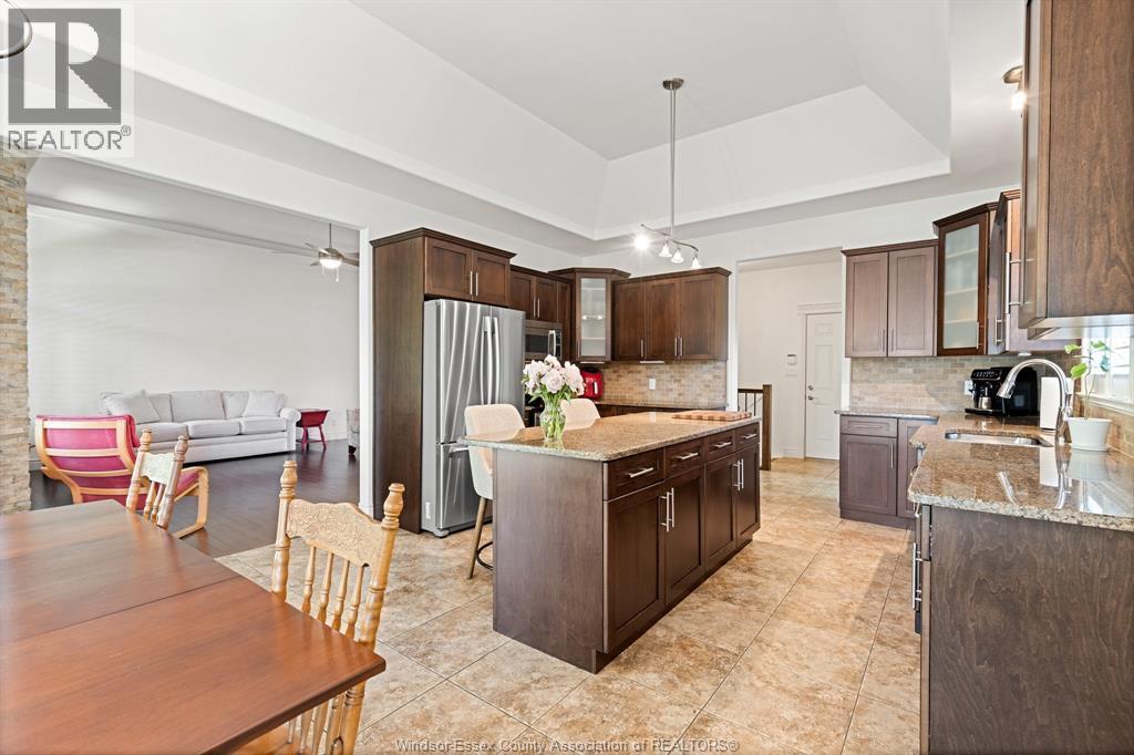 2203 Roxborough, Windsor, ON