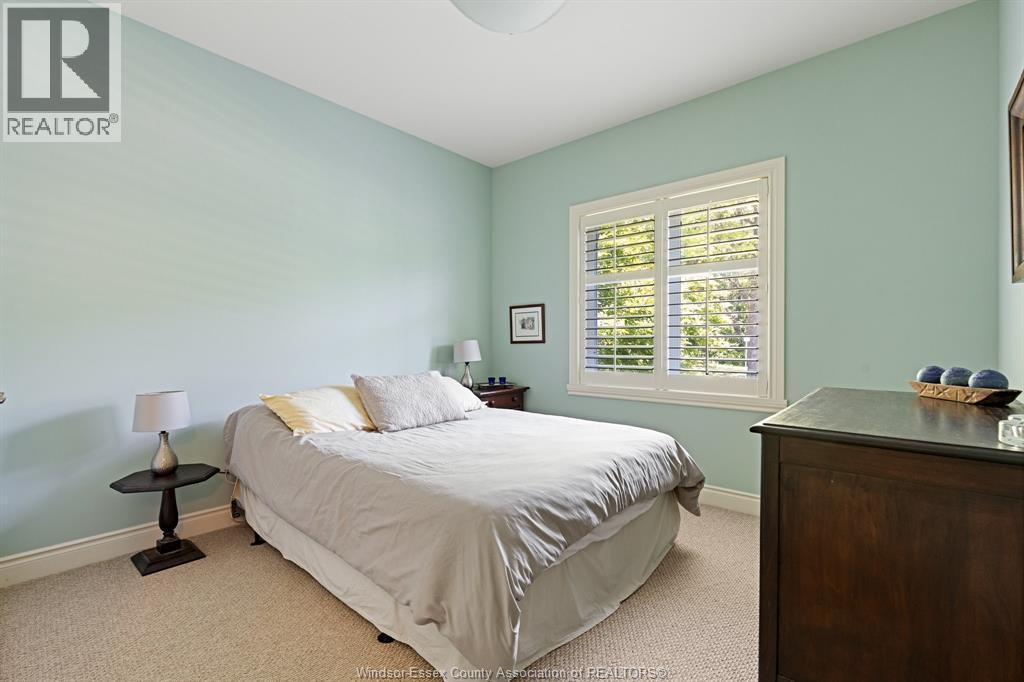 2203 Roxborough, Windsor, ON