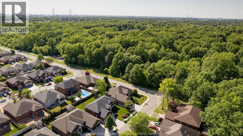 2203 Roxborough, Windsor, ON