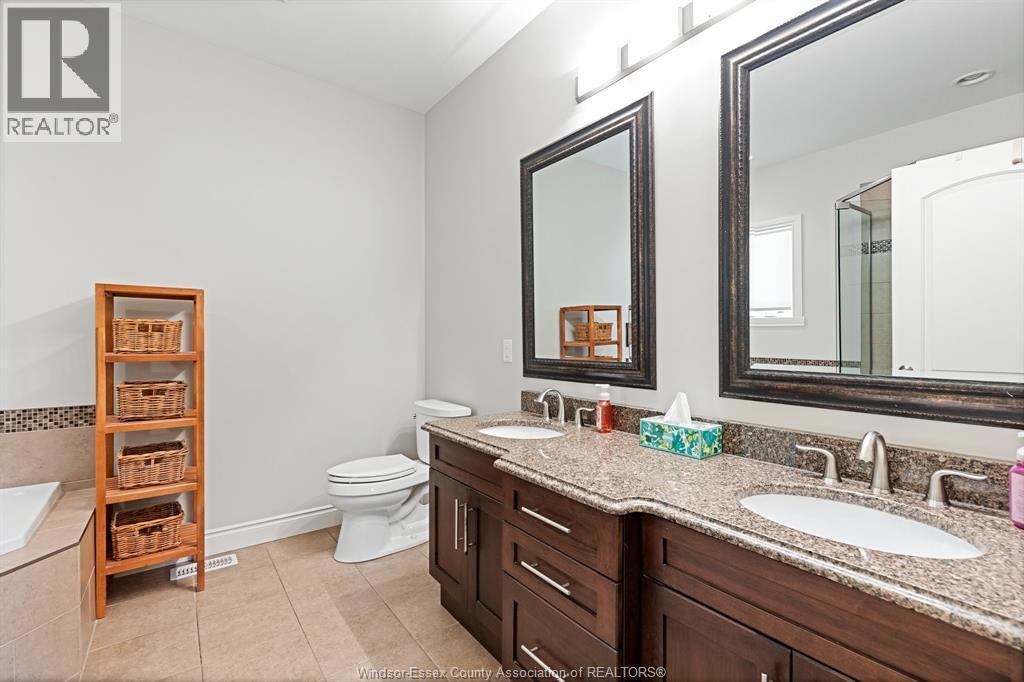 2203 Roxborough, Windsor, ON