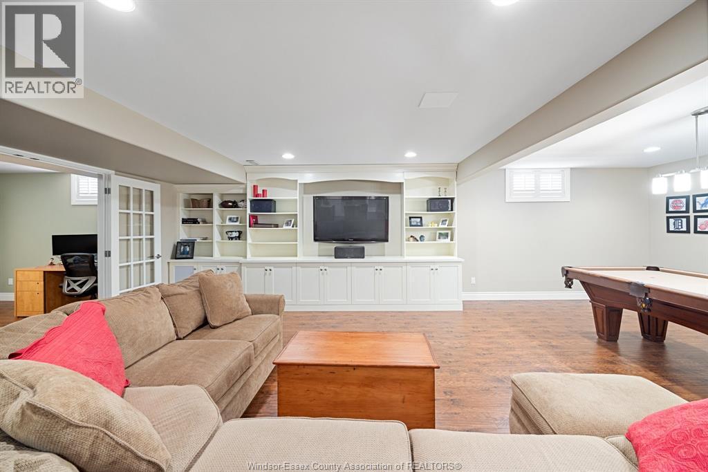 2203 Roxborough, Windsor, ON