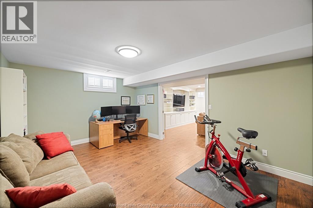 2203 Roxborough, Windsor, ON
