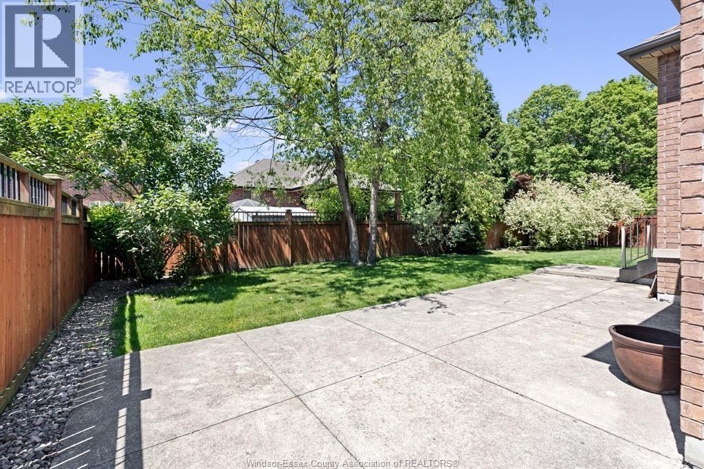 2203 Roxborough, Windsor, ON