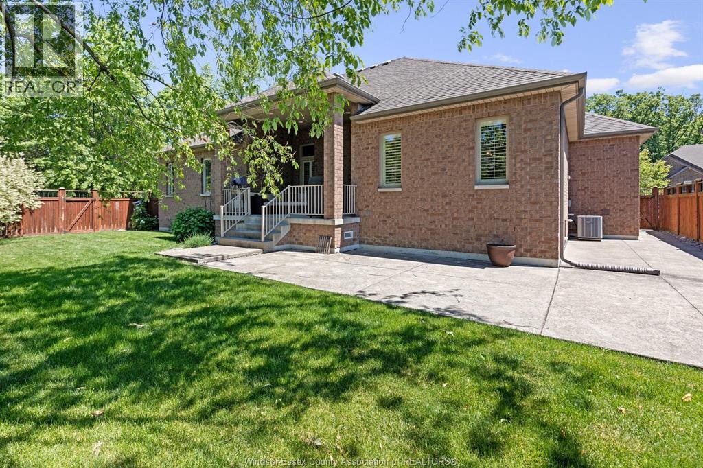 2203 Roxborough, Windsor, ON
