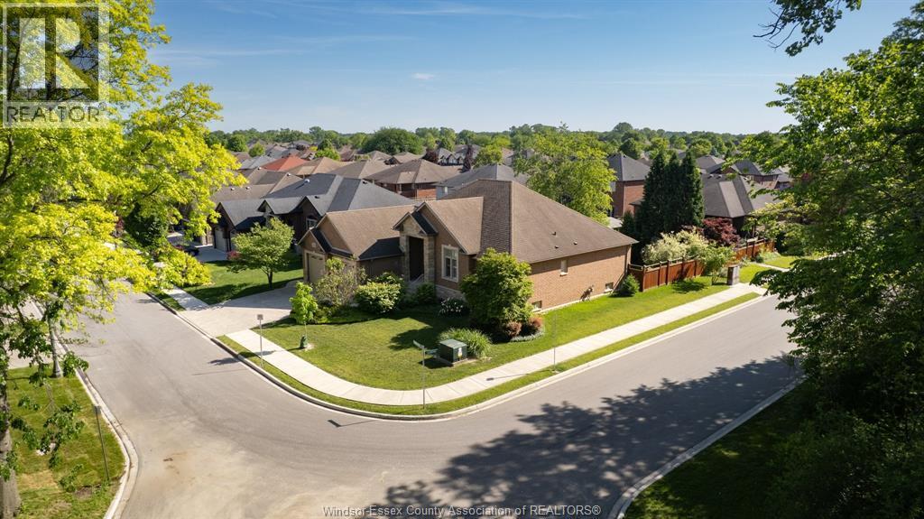 2203 Roxborough, Windsor, ON