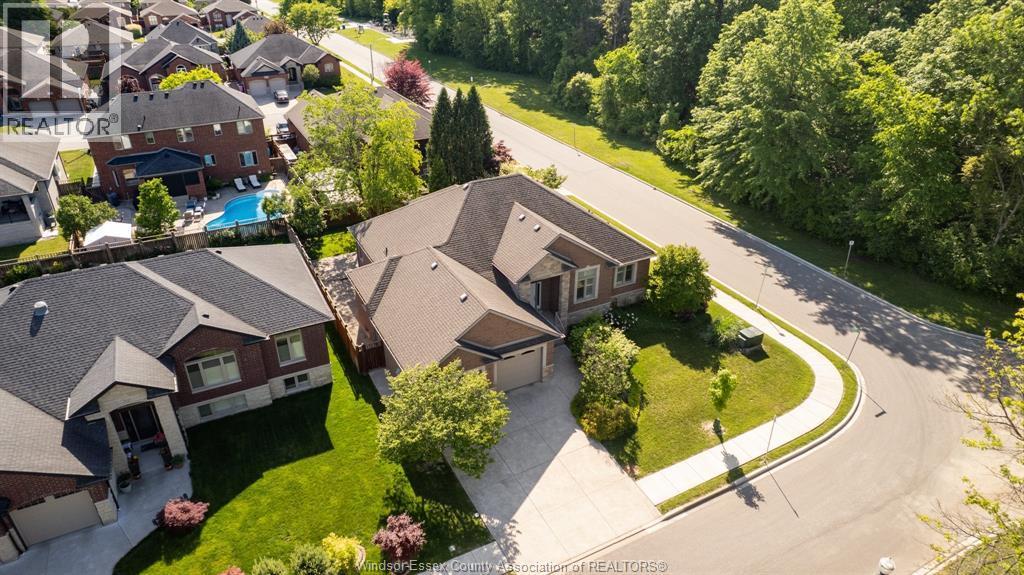 2203 Roxborough, Windsor, ON